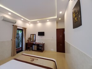 Minibar, bureau, Wi-Fi gratuit, draps fournis