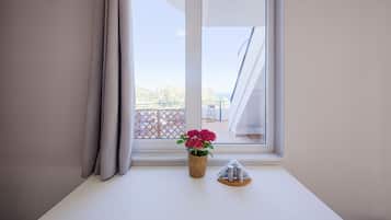 Standard Apartment, 1 Bedroom, Non Smoking | Dining room