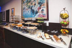 Daily continental breakfast (EUR 5 per person) - Hotel Gabbiano (Mola di Bari)