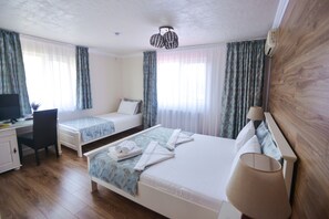 Frette Italian sheets, minibar, in-room safe, desk