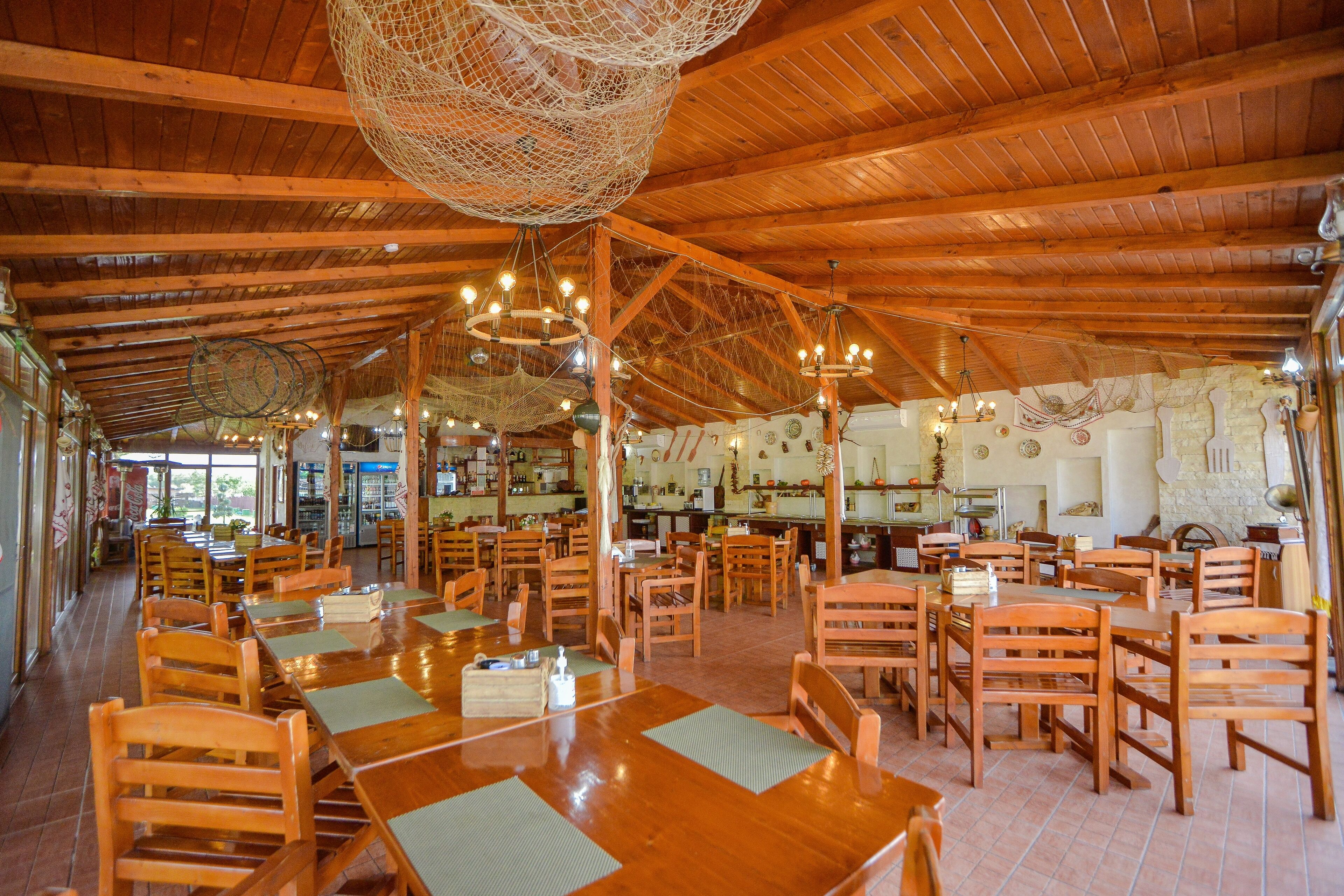 Frühstück, Mittagessen, Abendessen, Blick auf den Garten 