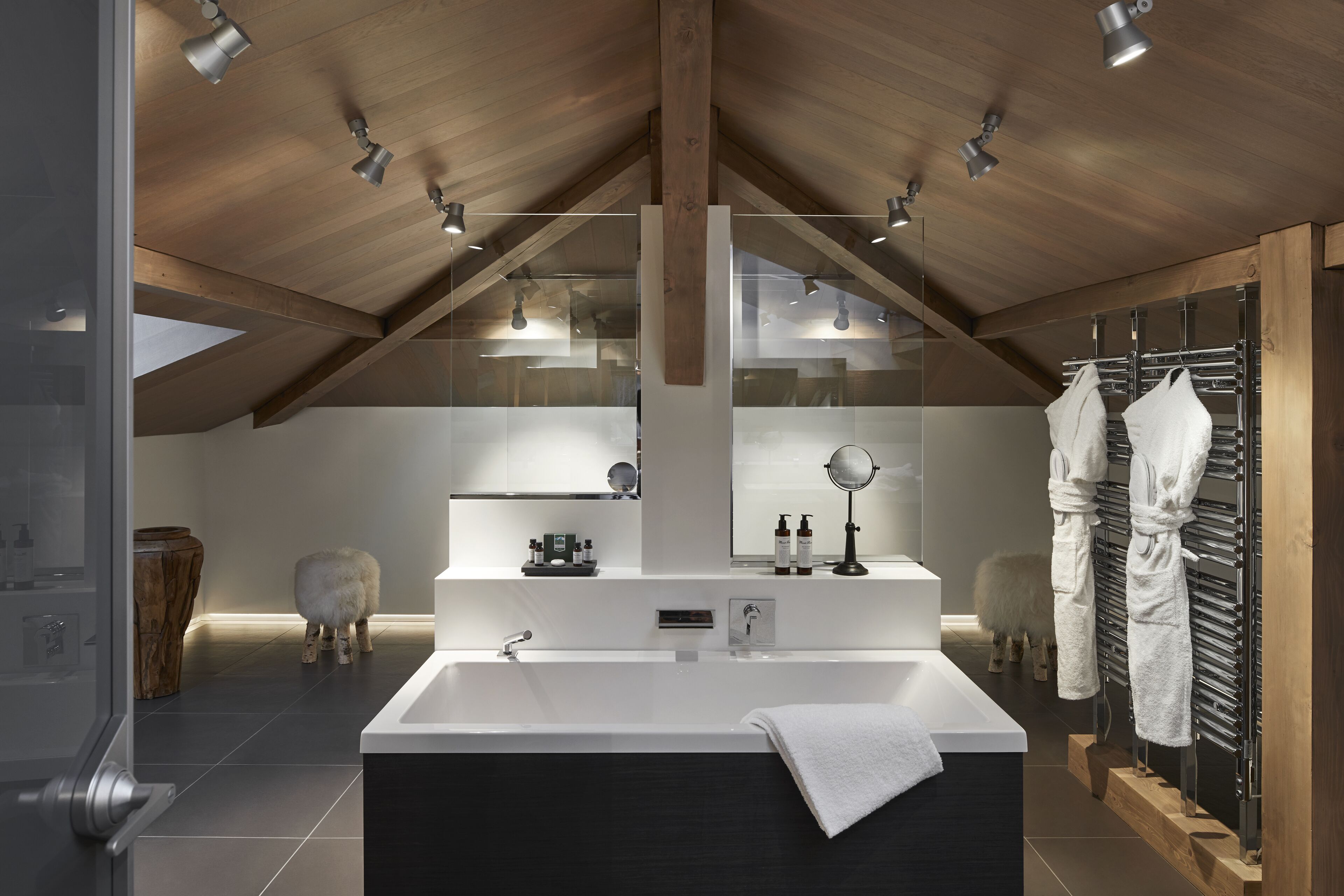 room (the rooftop) | bathroom | deep-soaking bathtub, free toiletries, hair dryer, bathrobes