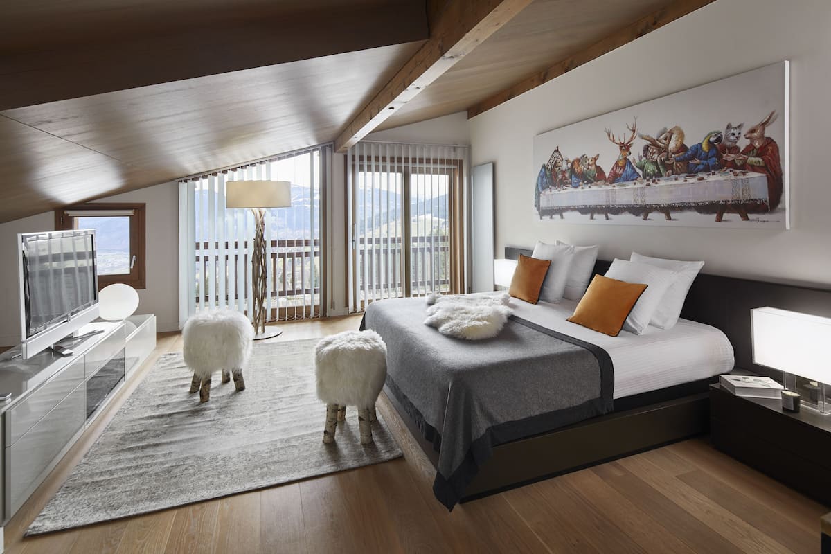 room (the rooftop) | 1 bedroom, hypo-allergenic bedding, in-room safe, individually decorated