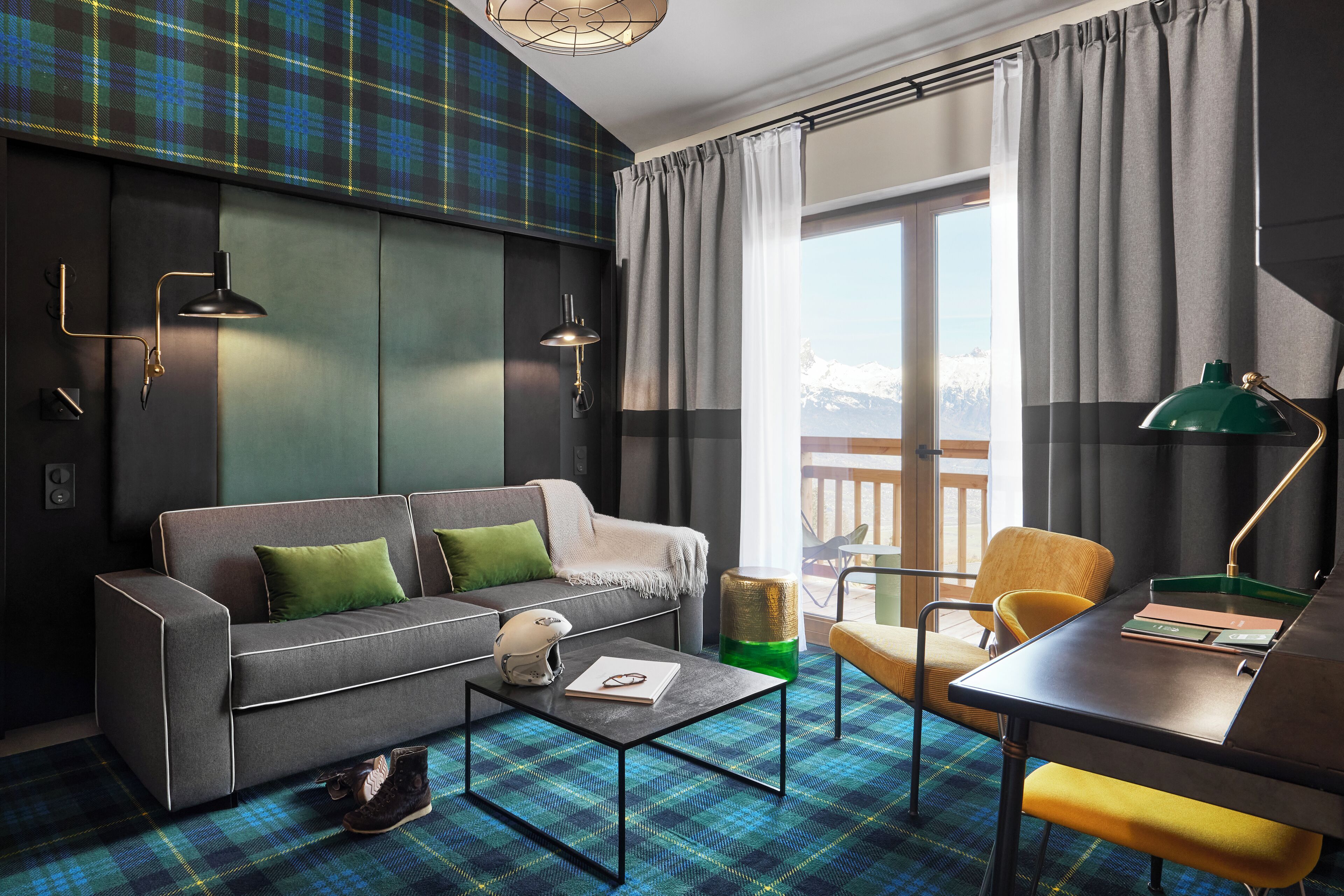 Junior Suite | Living area | Flat-screen TV