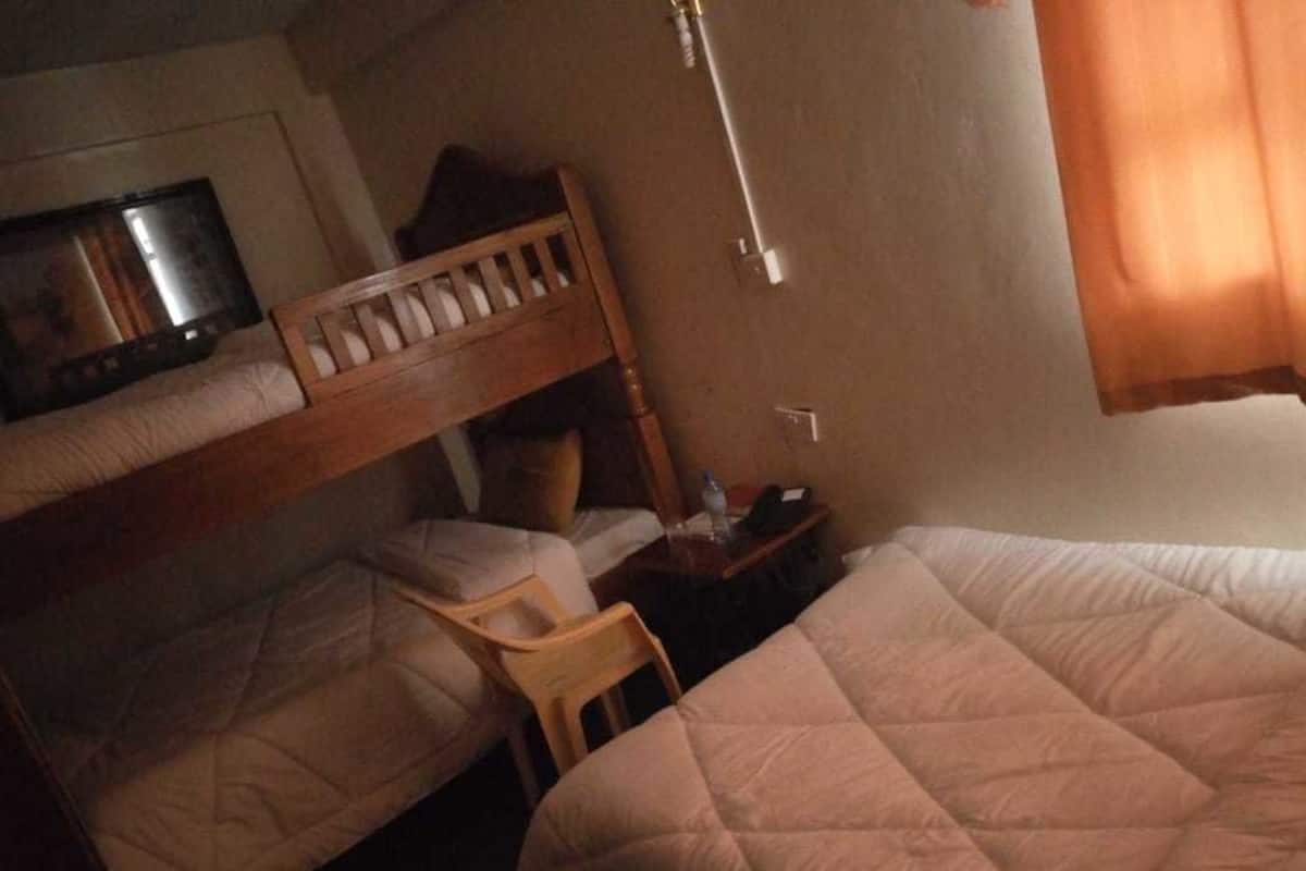 Standard Triple Room, 3 Twin Beds, Non Smoking | Desk, free WiFi, bed sheets