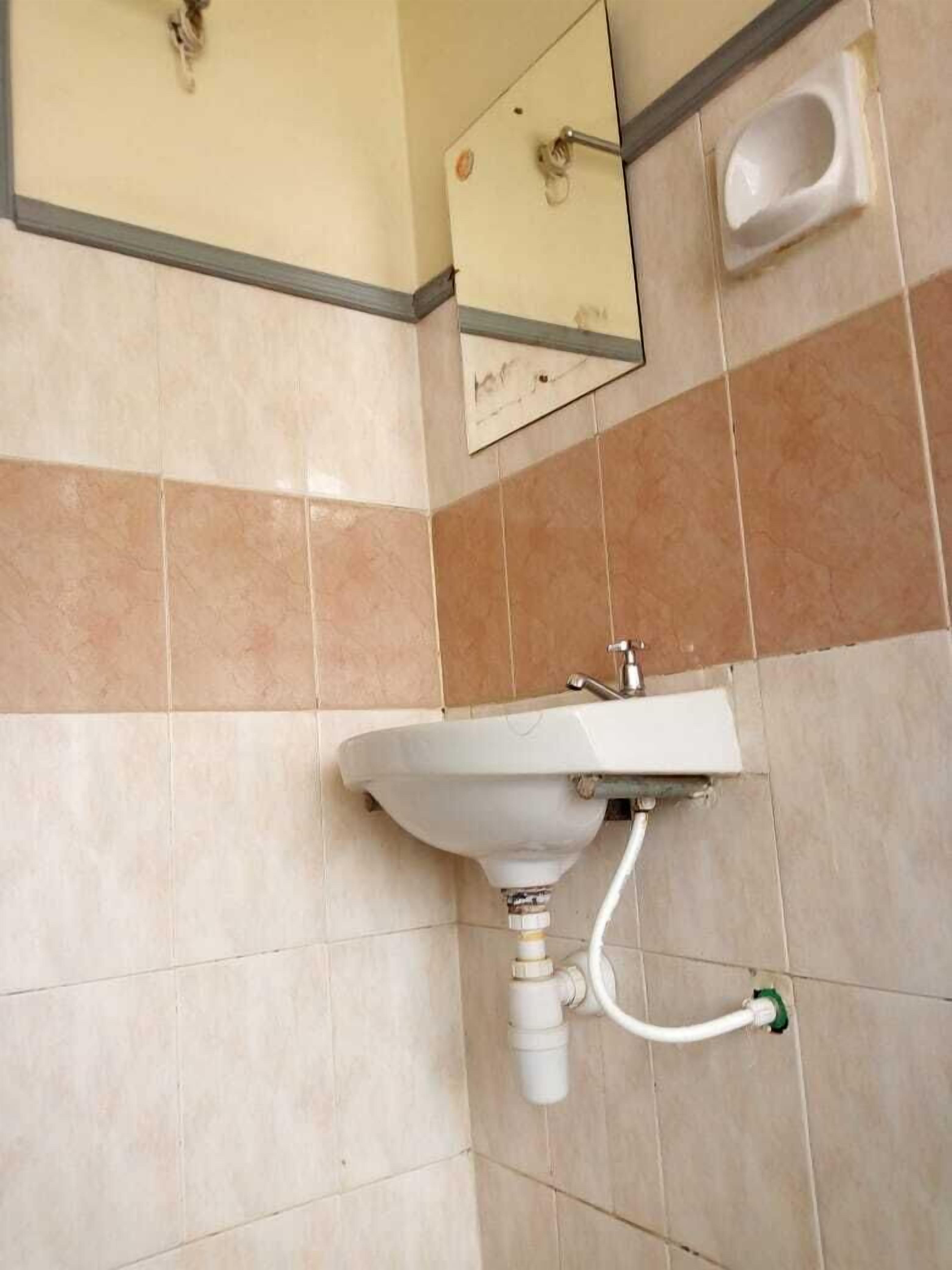 standard double room, 1 double bed, non smoking | bathroom sink