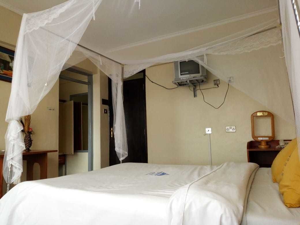 standard double room, 1 double bed, non smoking | desk, free wifi, bed sheets