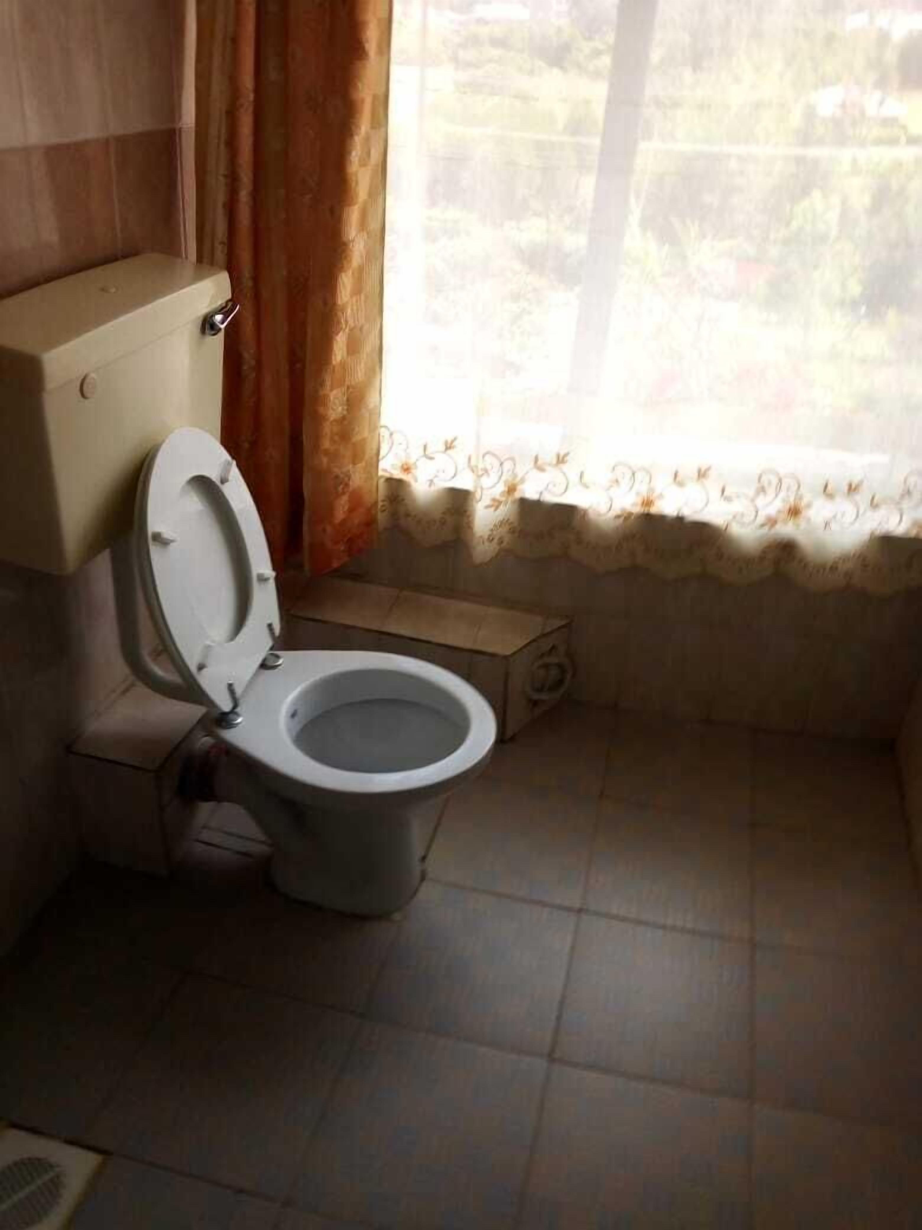 standard twin room, 2 single beds, non smoking | bathroom | shower, rainfall showerhead, free toiletries, slippers