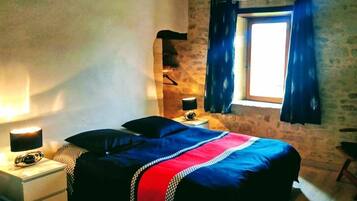 Kamar Double Klasik | Didekorasi berbeda-beda dan dilengkapi dengan perabotan berbeda-beda