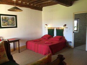 Superior Double Room | Dihias secara berasingan, dilengkapkan perabot secara berasingan, meja 