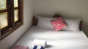 1 bedroom, premium bedding, desk
