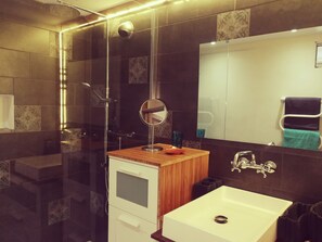 Douche, serviettes fournies