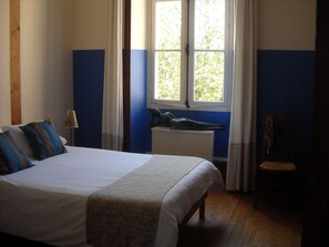 7 bedrooms, iron/ironing board, WiFi, bed sheets