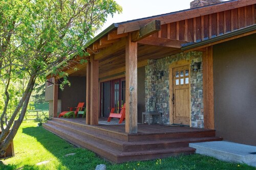 Black Bear Ranch -Large home near Bozeman's Hyalite Canyon with peace & quiet