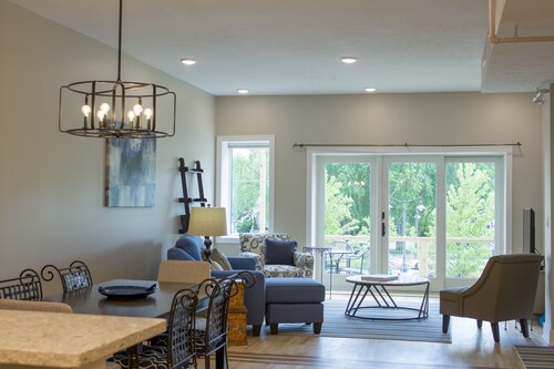 Äskettäin uusittu keskustan huoneisto historiallisessa Fortinon talossa