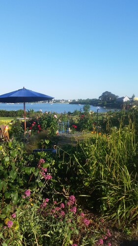 AU FIL DE L 'EAU, Cottage in southern Brittany, located along the RIA of Etel, Morbihan