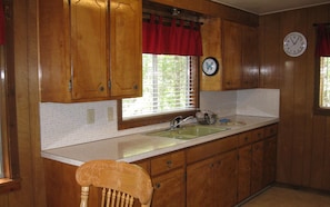 Fridge, microwave, stovetop, dishwasher - Right on the famous Ruidoso River!!! (Ruidoso)