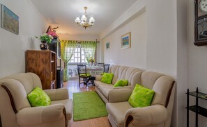 Departamento tradicional, 2 habitaciones, lanai, vista a la ciudad | Restaurantes