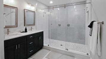 Combined shower/tub, hair dryer, towels, soap