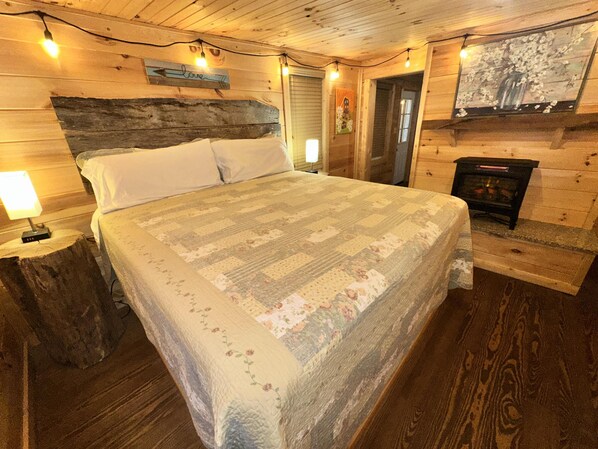 1 bedroom, desk, iron/ironing board, WiFi