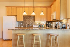Fridge, microwave, oven, stovetop - Marin Edwardian Mansion overlooking San Francisco Bay (San Rafael)