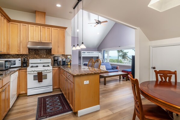 Fridge, microwave, oven, stovetop - Marin Edwardian Mansion overlooking San Francisco Bay (San Rafael)