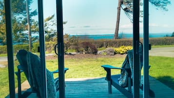 Suite Classique, 1 chambre, vue baie, en front de plage | Terrasse/Patio