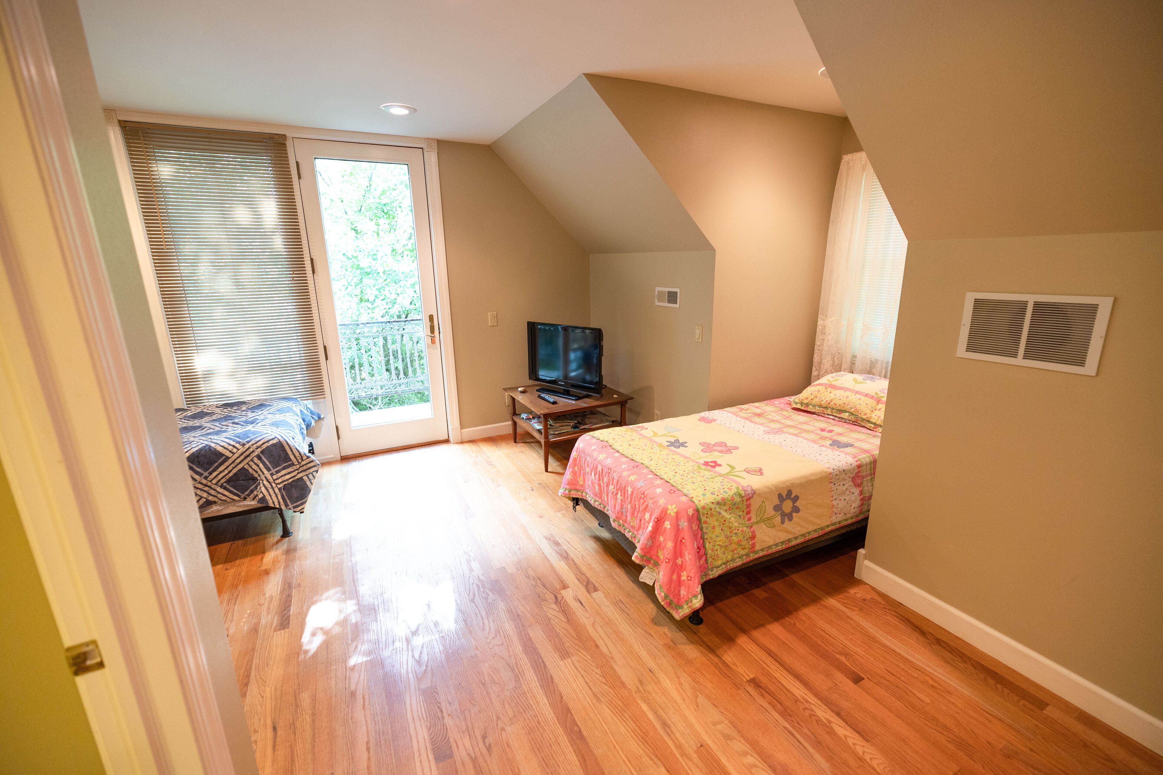 6 bedrooms, iron/ironing board, free WiFi, bed sheets