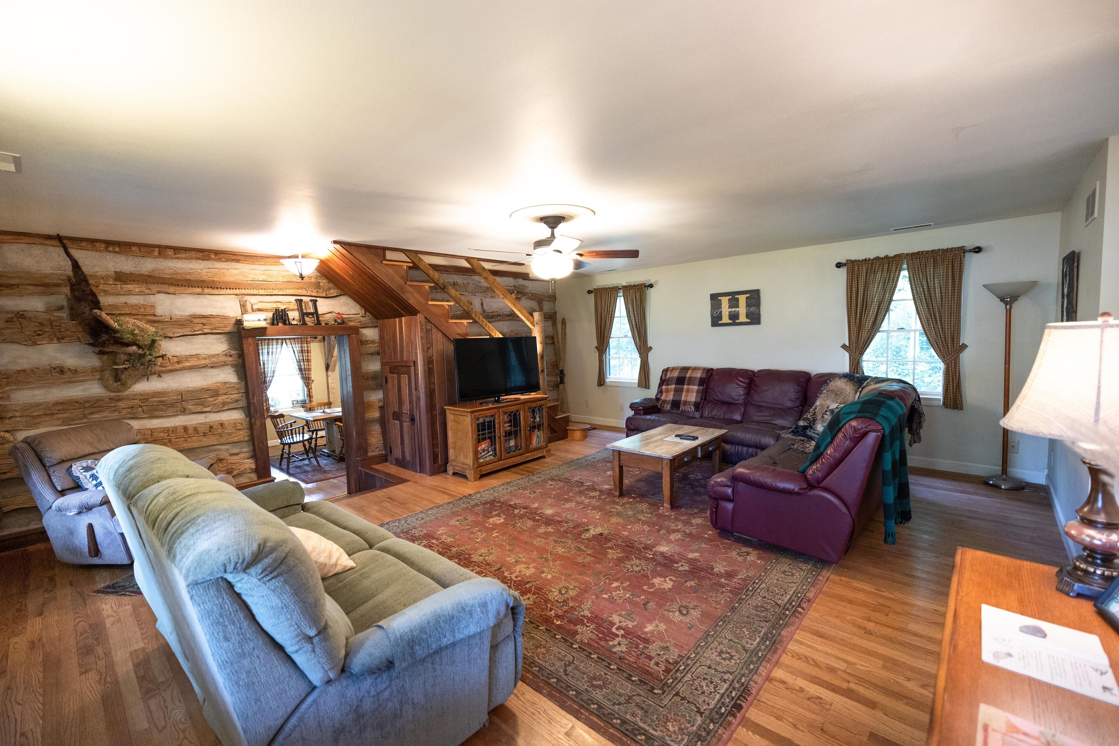 Smart TV, fireplace, Netflix, DVD player