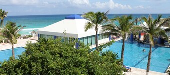 Affordable Cancun Oceanfront Condo at the "Zona Hotelera" Hotel Zone