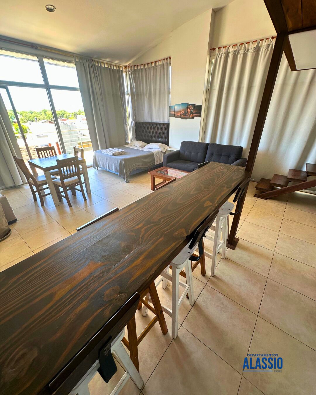 Dúplex (Balcony) | Cocina privada | Frigorífico, placa de cocina, hervidor eléctrico y utensilios de cocina