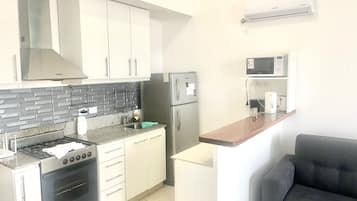 Apartment Alassio 123 | Private kitchen | Fridge, stovetop, electric kettle, cookware/dishes/utensils