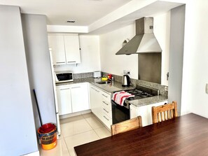 Deluxe Duplex (Departamento Alassio) | Private kitchen | Fridge, stovetop, electric kettle, cookware/dishes/utensils