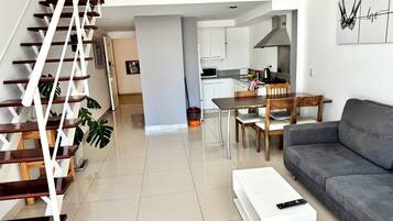 Deluxe maisonnette (Departamento Alassio) | Woonruimte | Flatscreentelevisie