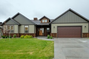 Exterior - Buffalo Lance - Custom Home In A Quiet Neighborhood Just West of Bozeman (Bozeman)
