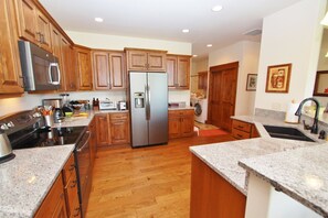 Fridge, microwave, oven, stovetop - Buffalo Lance - Custom Home In A Quiet Neighborhood Just West of Bozeman (Bozeman)