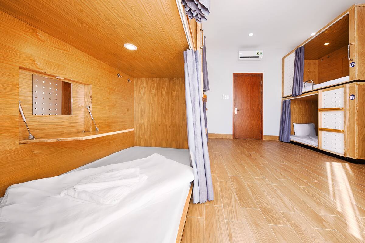 Egyptian cotton sheets, premium bedding, free WiFi, bed sheets