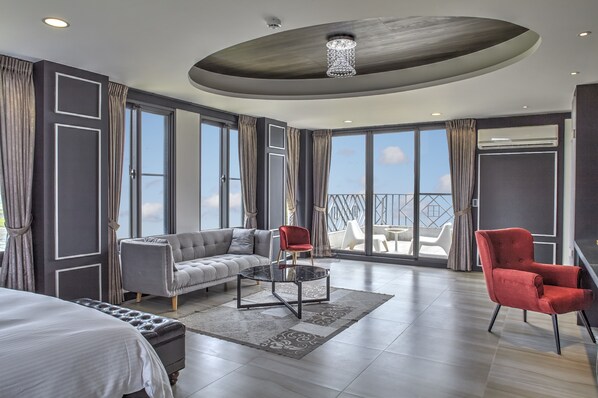 Deluxe Double Room, Bathtub | Premium bedding, down comforters, individually decorated - LaFika (Dongshan)