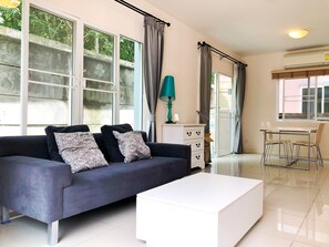 Family Villa, 3 Bedrooms, Garden View, Courtyard Area | Living area