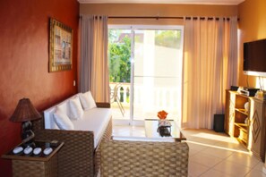 舒適套房, 3 間臥室, 私人浴室, 泳池景觀 | 客廳