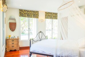 Five Bedrooms Villa | 5 ห้องนอน, ตู้นิรภัยในห้องพัก, ตกแต่งพิเศษโดยเฉพาะ, โต๊ะทำงาน