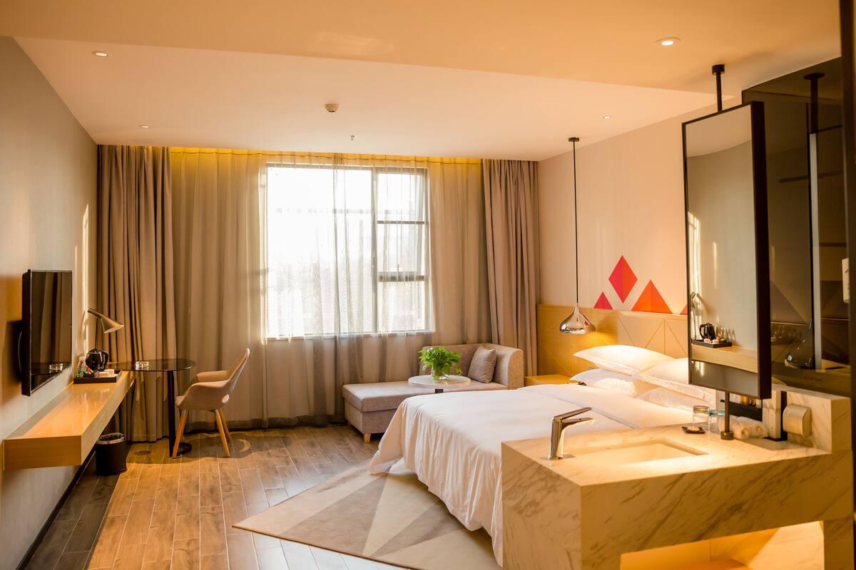 Deluxe Double Room | Desk, blackout curtains, free WiFi