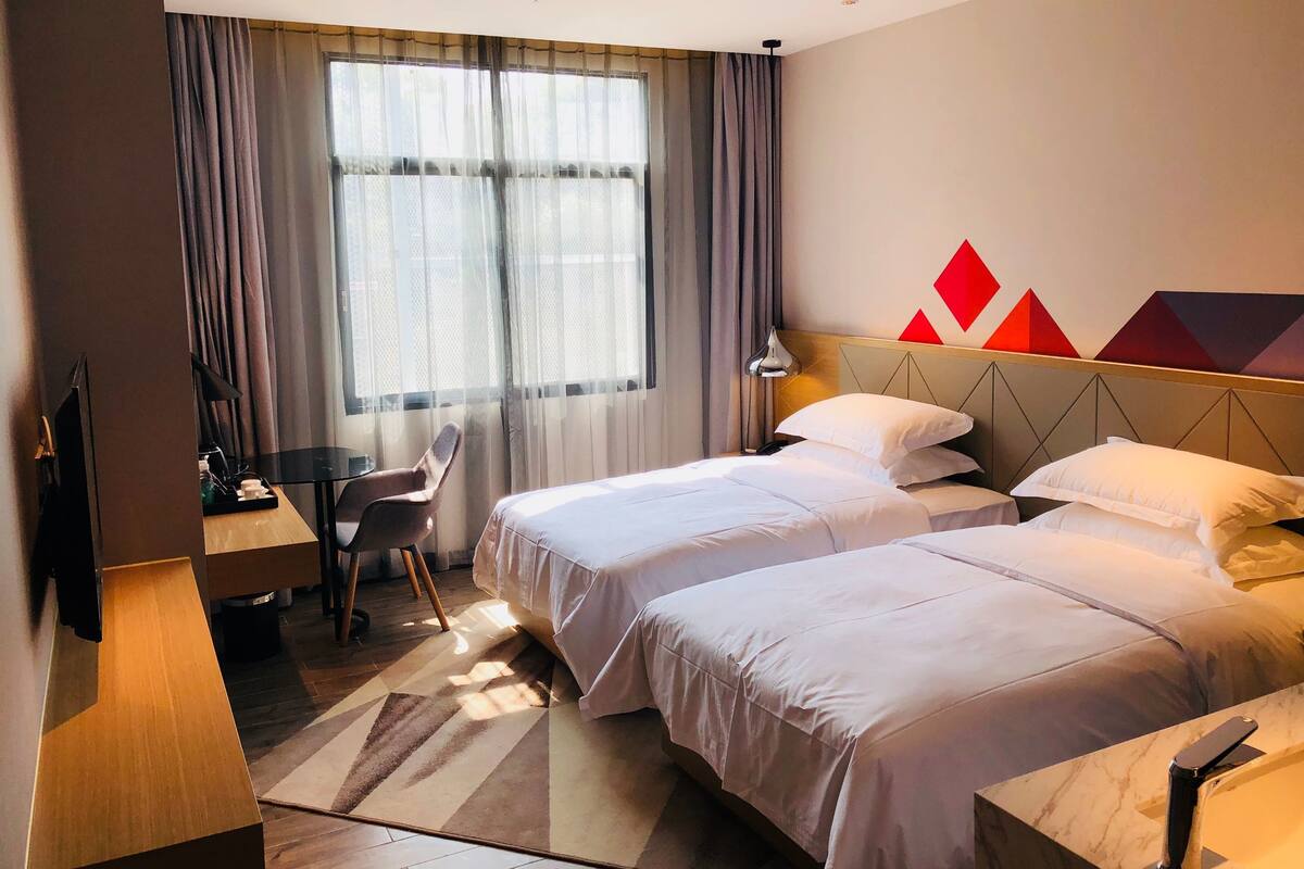 Standard Twin Room | Desk, blackout curtains, free WiFi