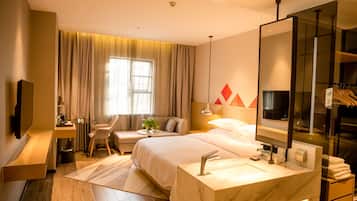 Superior Double Room | Desk, blackout drapes, free WiFi