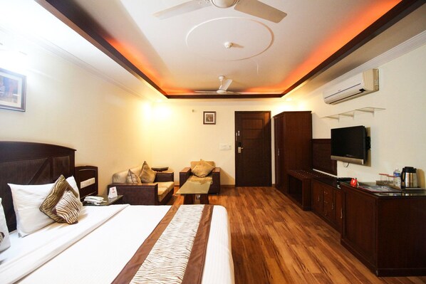 Executive Double or Twin Room, 1 Double Bed, Non Smoking | Living room - Southview Apartment (New Delhi)