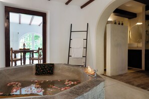 Black Rajah | Living area - Adigars Manor Kandy (Kandy)