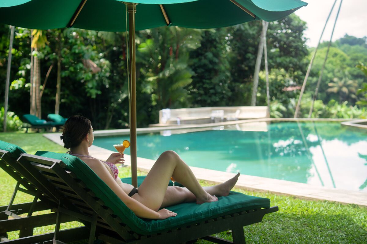 Outdoor pool, pool loungers