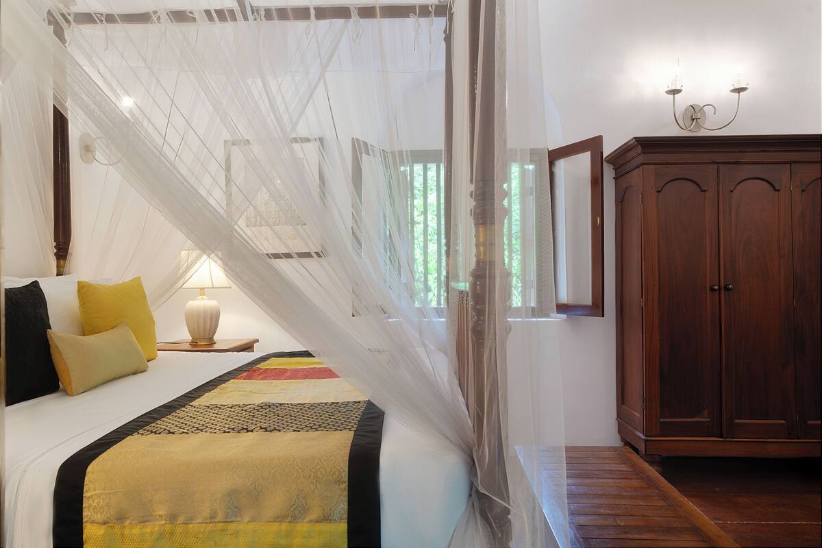 Cornelian | Egyptian cotton sheets, premium bedding, memory foam beds, in-room safe