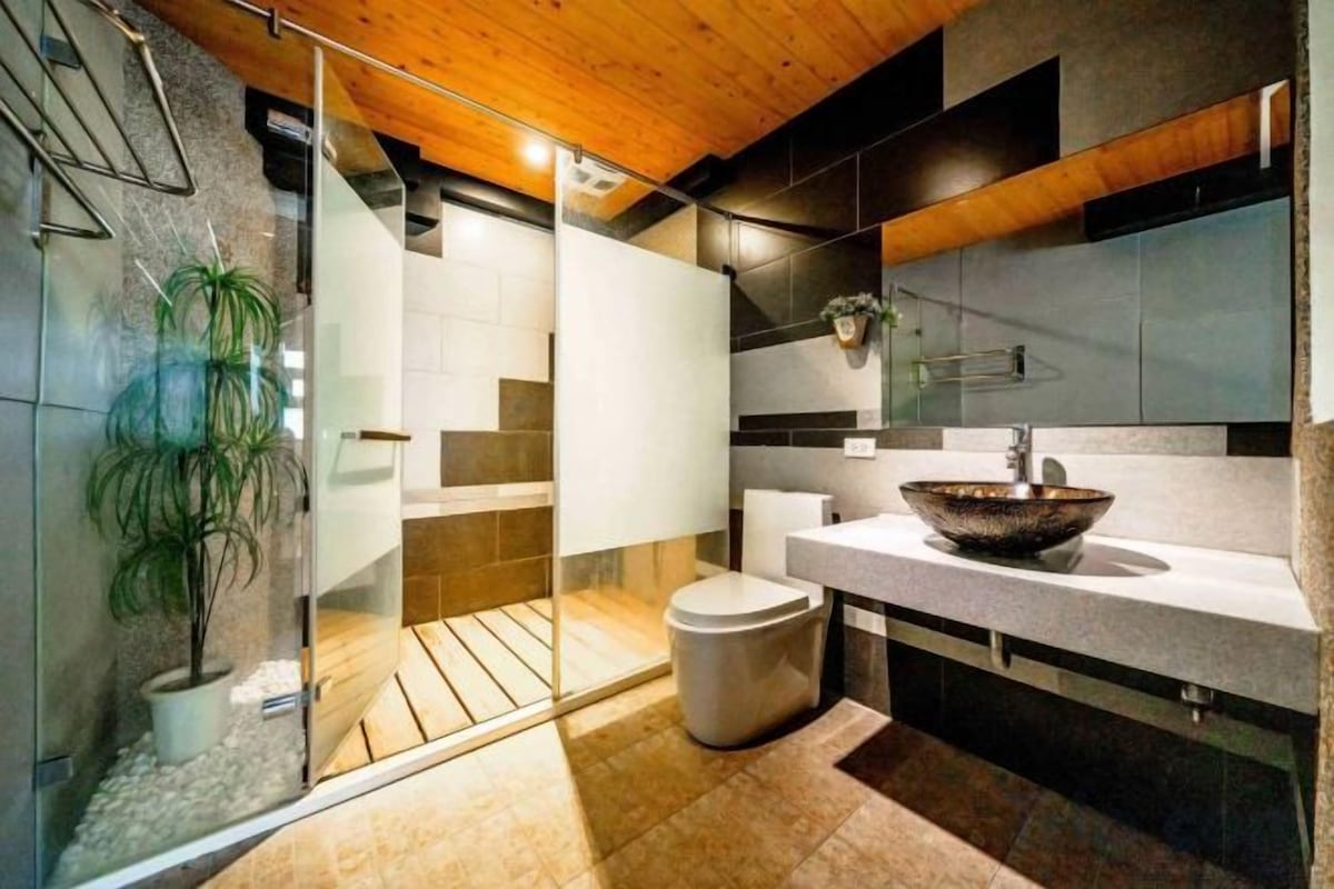 Bathroom | Shower, rainfall showerhead, free toiletries, hair dryer