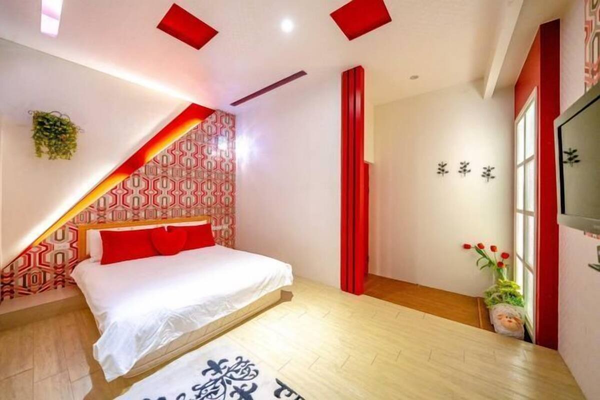 Individually furnished, desk, blackout drapes, soundproofing